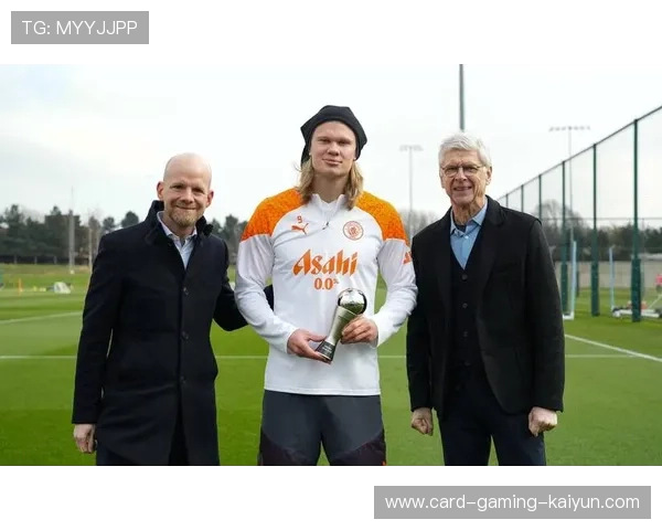 球员怒摔奖杯！主办方当场黑脸