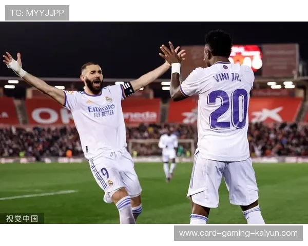 维尼修斯回撤接应后再起速推进，皇马攻势不减