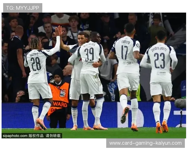 英超阿森纳中路穿插连连奏效，胜利稳拿